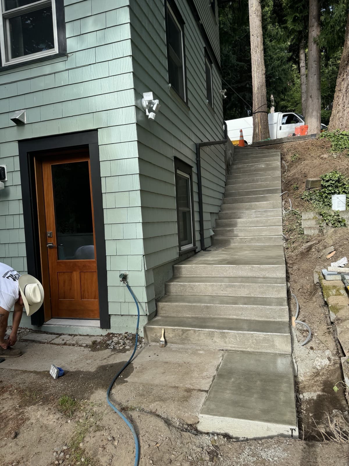 Side-entry stairs