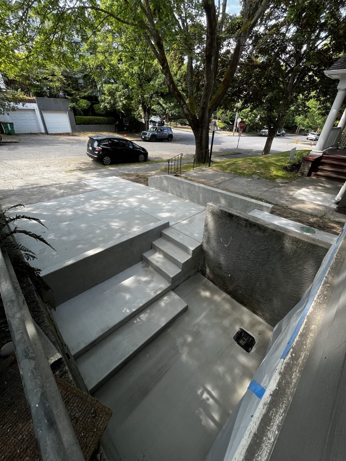 Step-down retaining
