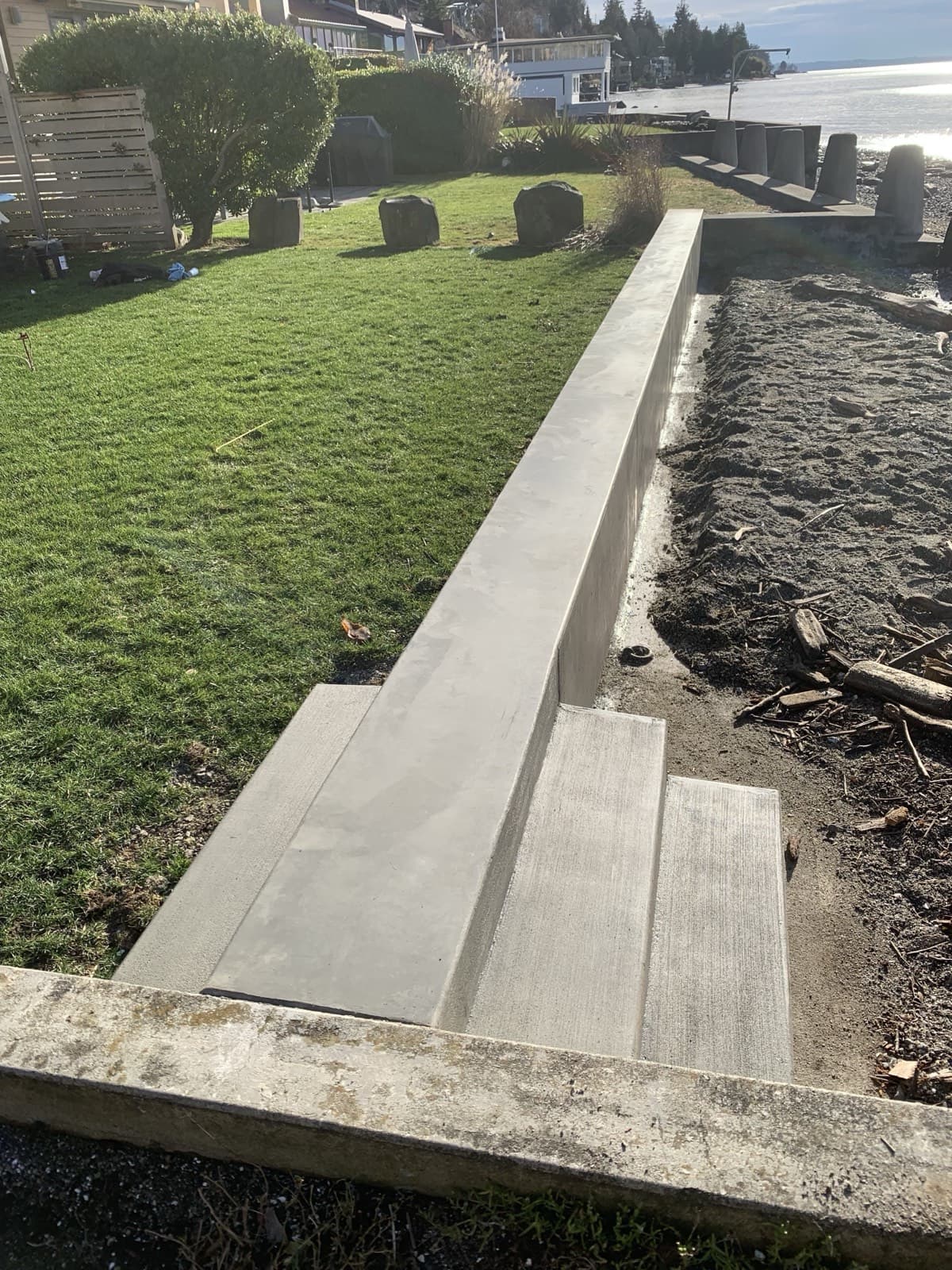 Long retaining wall