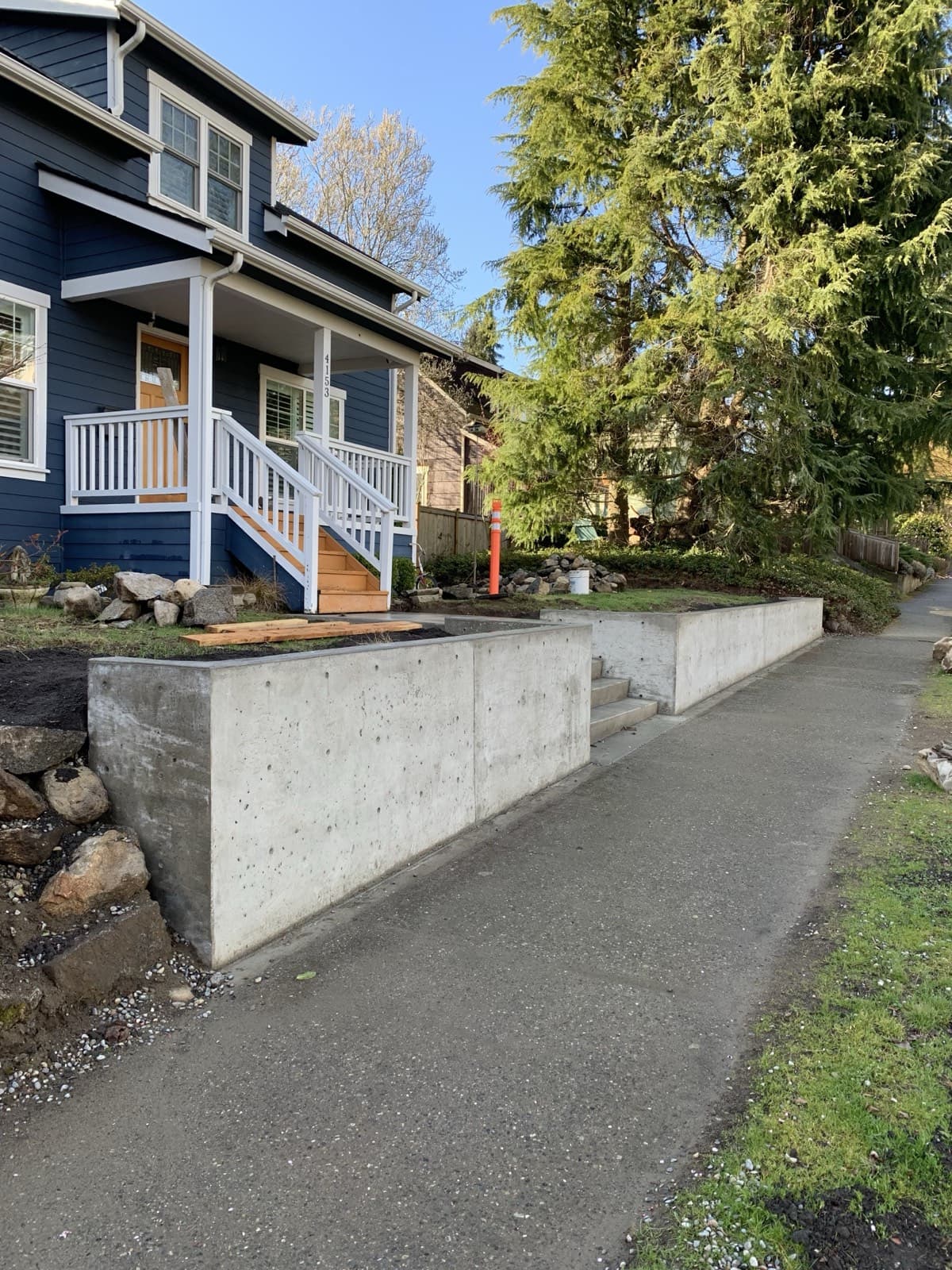 Wall with balcony